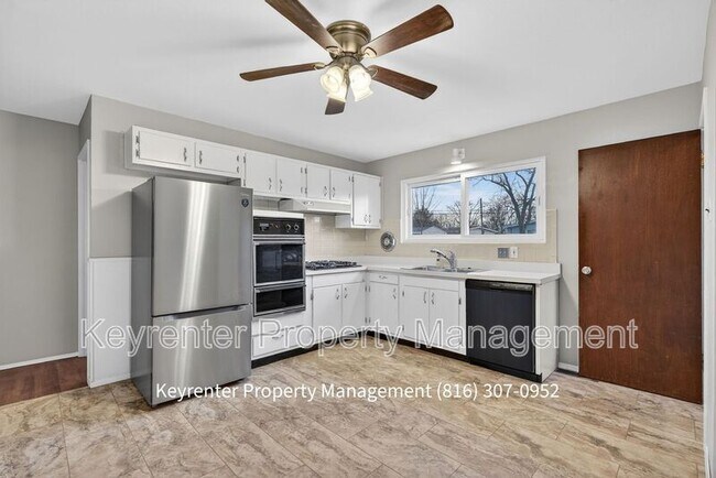 490 Bardot Dr in Florissant, MO - Building Photo - Building Photo