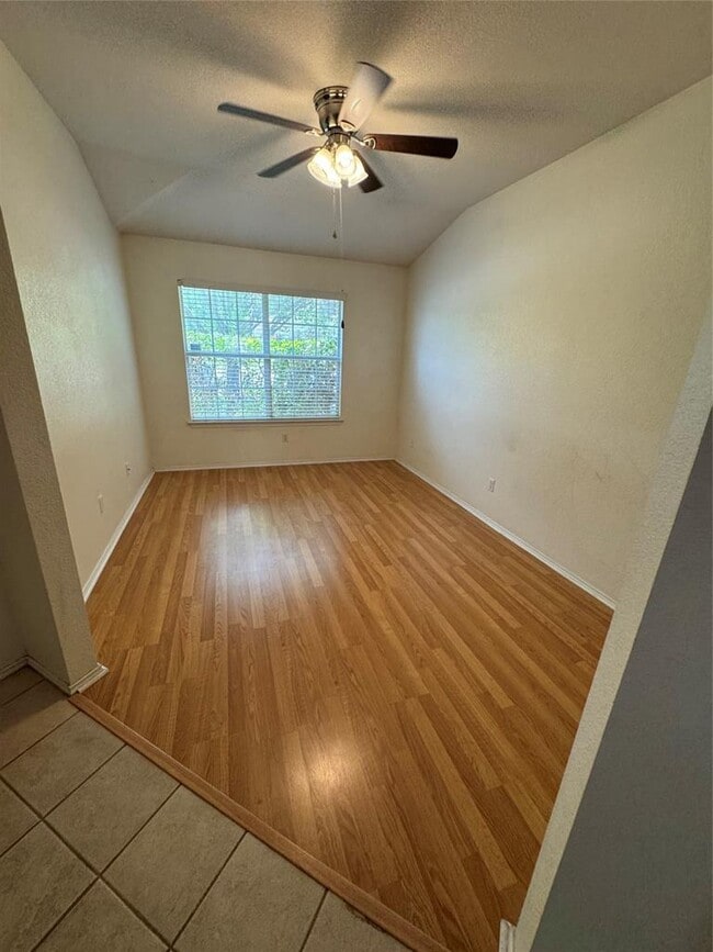 215 San Felipe Dr in Kyle, TX - Building Photo - Building Photo