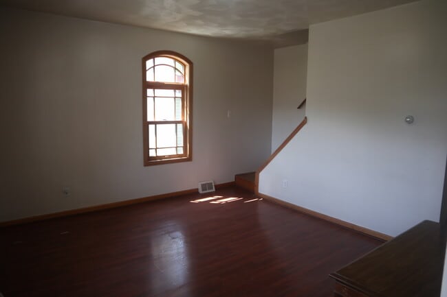 629 Woodlawn Ave in Brownsville, PA - Building Photo - Building Photo