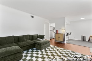 8702 Village Dr in San Antonio, TX - Building Photo - Building Photo