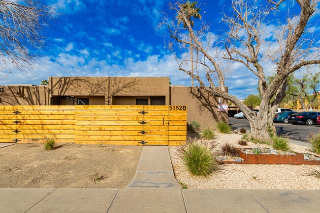 5352 N 60th Ave in Glendale, AZ - Building Photo - Building Photo