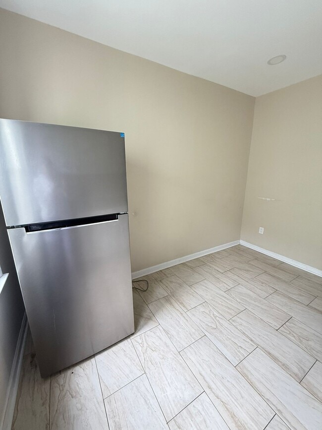 420 Bacheller Ave, Unit 2b in Linden, NJ - Foto de edificio - Building Photo