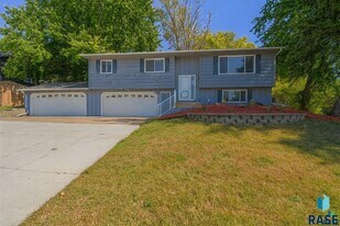 4504 S Cliff Ave in Sioux Falls, SD - Building Photo