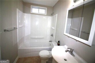 1040 Shepherds Ln NE in Atlanta, GA - Building Photo - Building Photo