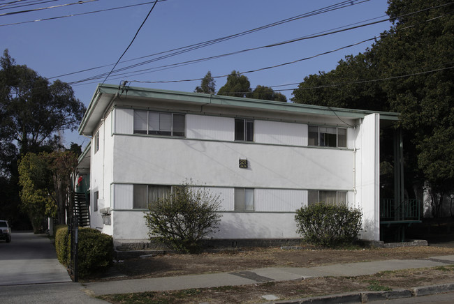 2425-2429 Humboldt Ave in Oakland, CA - Building Photo - Building Photo