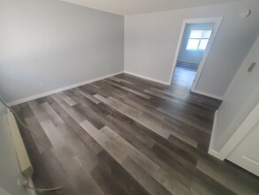 1014 Pine St, Unit 8 in La crosse, WI - Building Photo - Building Photo