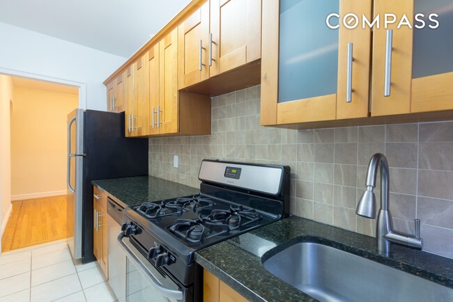 364 W 18th St-Unit -5-H in New York, NY - Building Photo - Building Photo