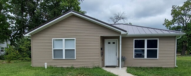 property at 1010 S Singleton