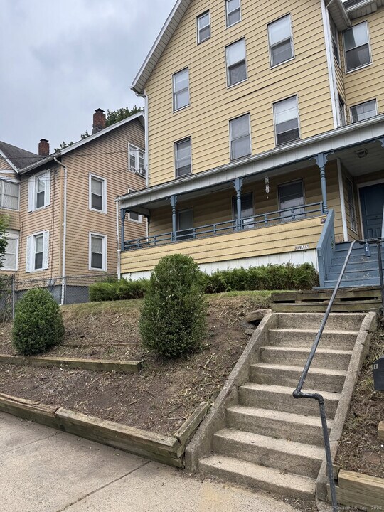 30 Hull St in Shelton, CT - Building Photo