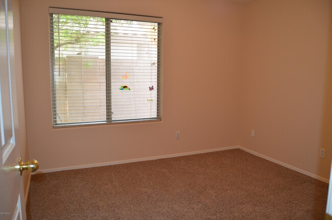 6773 W Quail Ave in Glendale, AZ - Foto de edificio - Building Photo