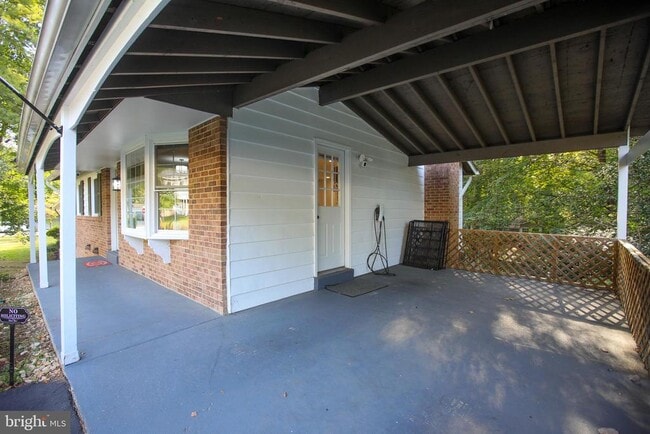 4752 Carterwood Dr in Fairfax, VA - Building Photo - Building Photo