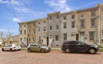 4818 Smick St, Unit 1 in Philadelphia, PA - Foto de edificio - Building Photo