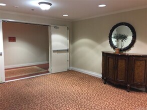 580 W Main St in Alhambra, CA - Building Photo - Building Photo