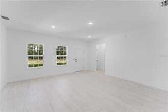 627 W Glenhaven Dr in Citrus Springs, FL - Building Photo - Building Photo