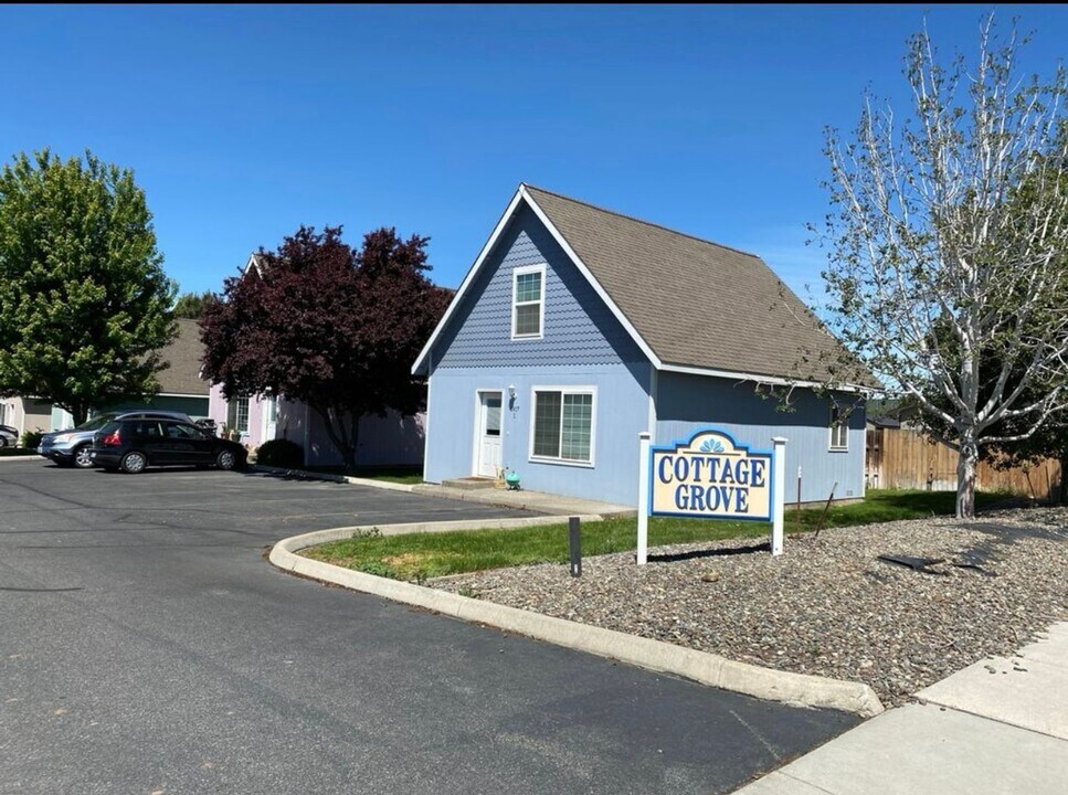 1913 N Chestnut St in Ellensburg, WA - Foto de edificio