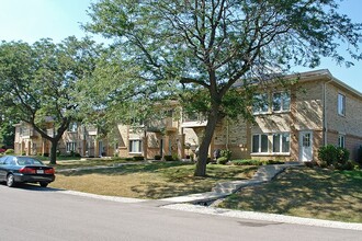 BISCAYNE APARTMENTS in Racine, WI - Building Photo - Building Photo