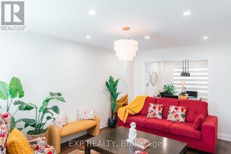 12 Fieldnest Crescent in Whitby, ON - Building Photo - Building Photo