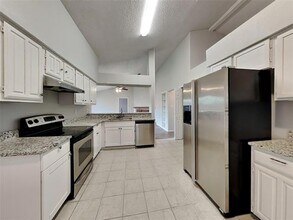 1056 Twin Falls Dr in Desoto, TX - Building Photo - Building Photo