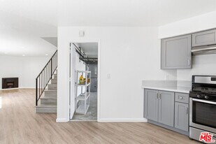426 W Plymouth St in Inglewood, CA - Building Photo