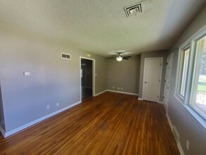 1535 Luther E in Wichita, KS - Building Photo - Building Photo