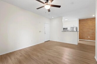 2010 E Palm Ave in Tampa, FL - Foto de edificio - Building Photo