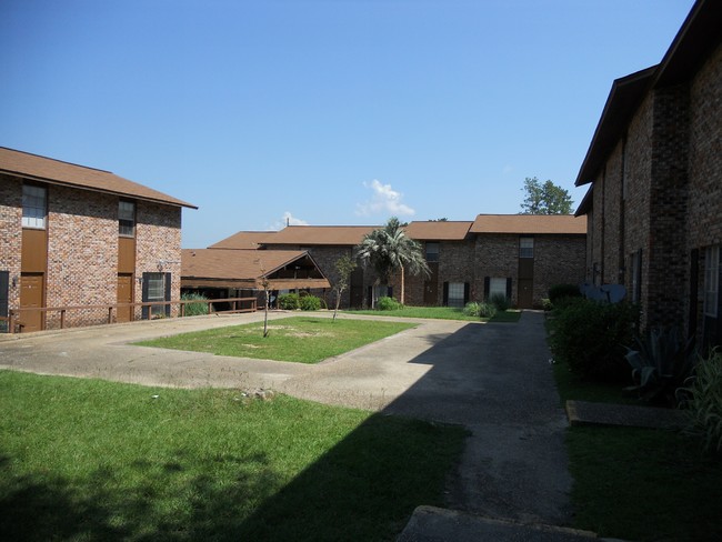 Rus-Tique apartment in Hattiesburg, MS - Foto de edificio - Building Photo