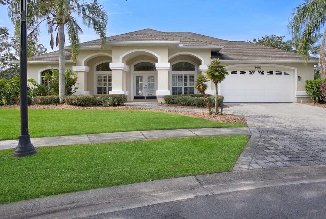 1401 Sweet Bay Ct in Kissimmee, FL - Foto de edificio