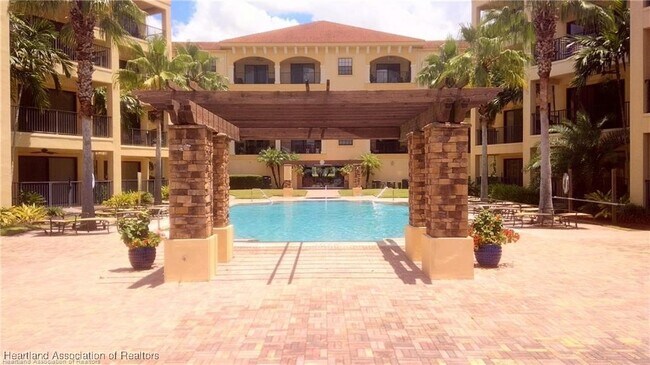 2351 Lakeview Dr in Sebring, FL - Building Photo - Building Photo