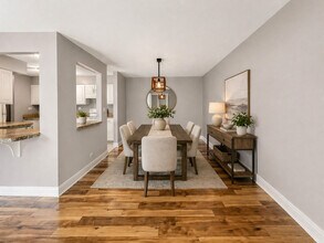 1615 E Central Rd in Arlington Heights, IL - Building Photo - Building Photo