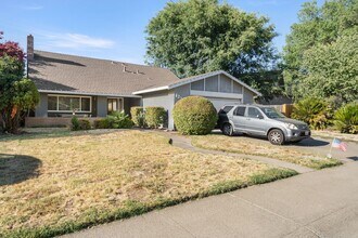 123 Lido Cir-Unit -123 Lido Cir #3 Master in Sacramento, CA - Building Photo - Building Photo