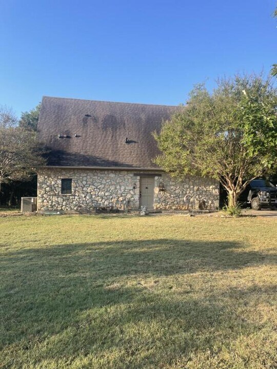 5200 Farm To Market 929 in Gatesville, TX - Building Photo