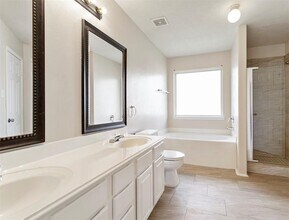 11015 Shumard Oak Ct in Houston, TX - Building Photo - Building Photo