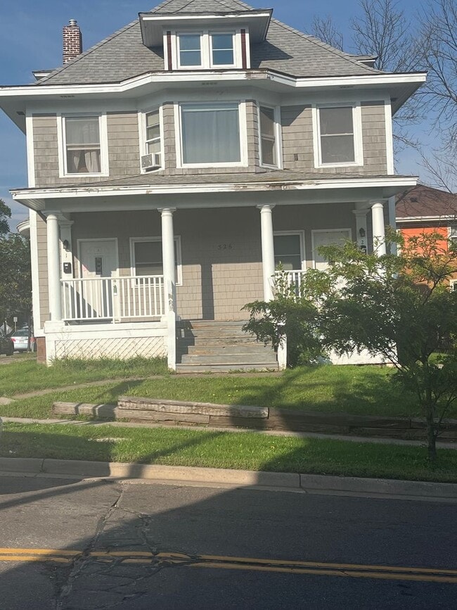 326 N 10th Ave E