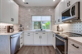 3887 Creststone Pl in San Diego, CA - Building Photo - Building Photo