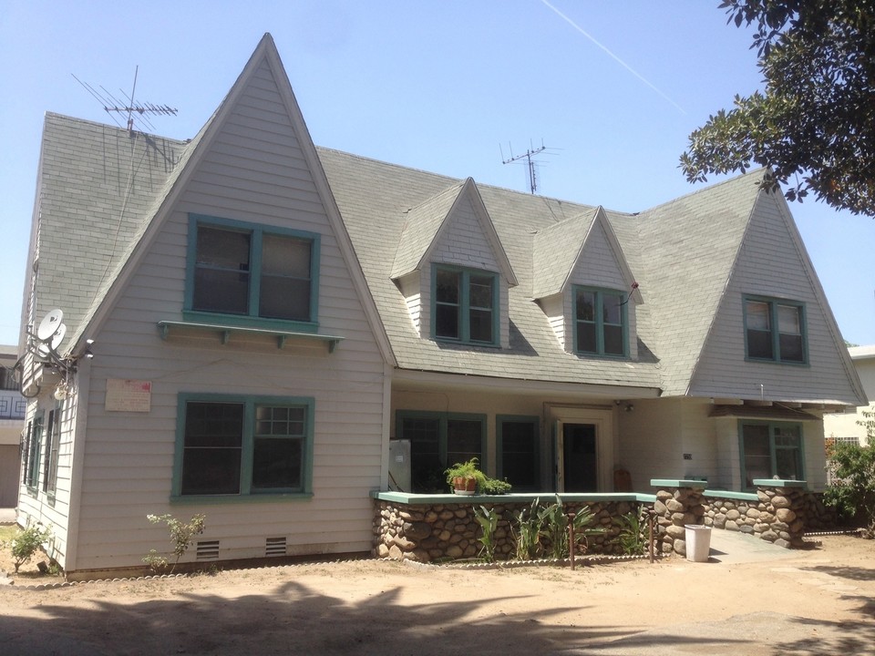 2739 S Budlong Ave in Los Angeles, CA - Building Photo