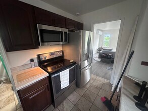 1728 NW Crouch St in Roseburg, OR - Building Photo - Building Photo