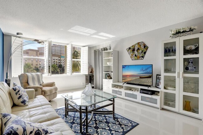 201 N Ocean Blvd in Pompano Beach, FL - Building Photo - Building Photo