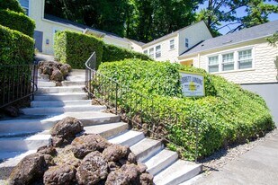 6425 S Corbett Ave in Portland, OR - Building Photo