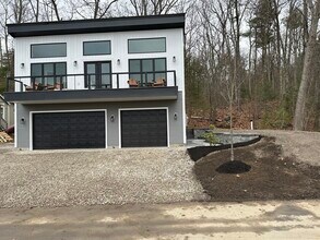 43 1st St in Windham, NH - Foto de edificio - Building Photo