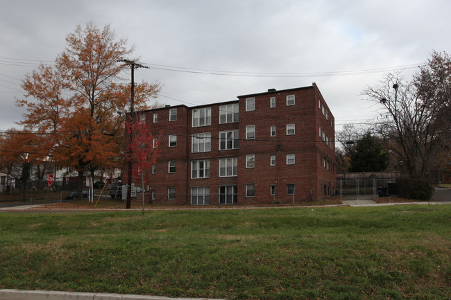 801 49th St NE in Washington, DC - Building Photo - Building Photo