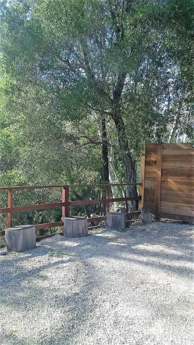 25605 Wildwood Dr in Calabasas, CA - Building Photo - Building Photo