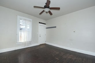 536 W Monument St in Colorado Springs, CO - Building Photo - Building Photo