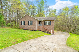 606 Liverpool Ln in Knoxville, TN - Building Photo - Building Photo
