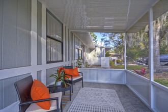 Live Oak Apartments in Tampa, FL - Building Photo - Building Photo