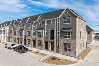 Collin Creek in Plano, TX - Foto de edificio - Building Photo