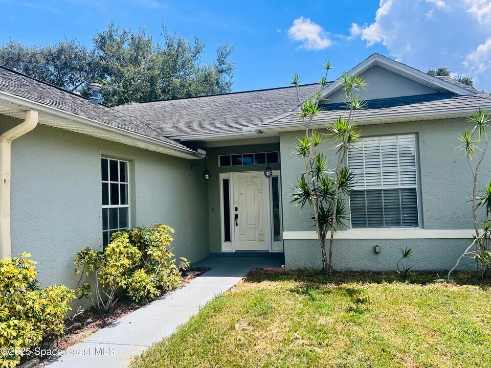 2918 Pebble Creek St in Melbourne, FL - Building Photo