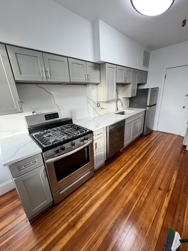 property at 2009 Commonwealth Ave