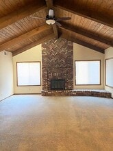 911 Sunriver Ln in Redding, CA - Building Photo - Building Photo