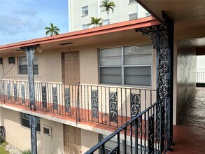 5300 Hollywood Blvd in Hollywood, FL - Building Photo - Building Photo