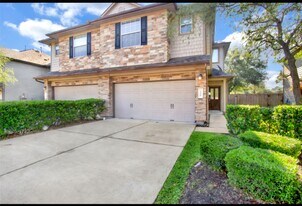 326 Brandy Ridge Ln in Dickinson, TX - Building Photo